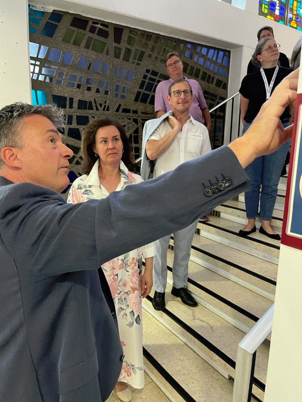 Besuch von Bildungsministerin Dr. Ute Eiling-Hütig und Landrat Thomas Barth an unserer Schule